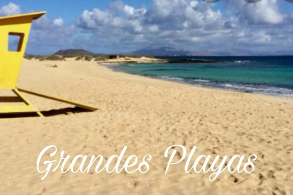 Centro De Corralejo Con Vistas A Isla De Lobos Villa Exteriör bild